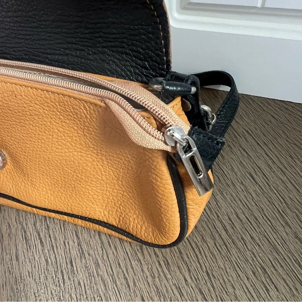 Borse In Pelle Pebbled Leather Orange Cognac Asymmetric Saddle Shoulder Bag - Picture 6 of 13